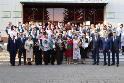 Педагогов Дрожжановского района РТ поздравили с наступающим профессиональным праздником