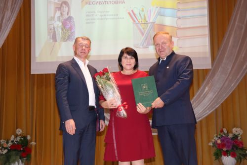 Педагогов Дрожжановского района РТ поздравили с наступающим профессиональным праздником
