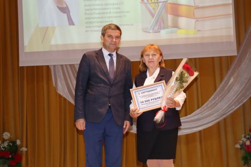 Педагогов Дрожжановского района РТ поздравили с наступающим профессиональным праздником