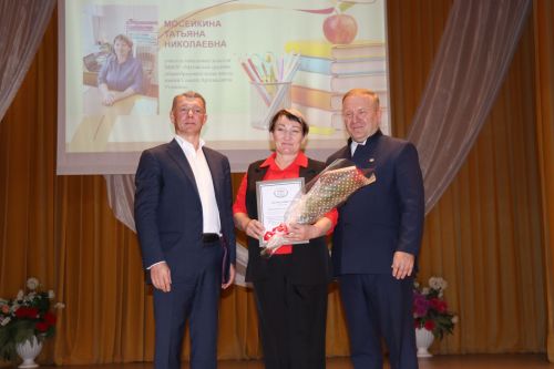 Педагогов Дрожжановского района РТ поздравили с наступающим профессиональным праздником