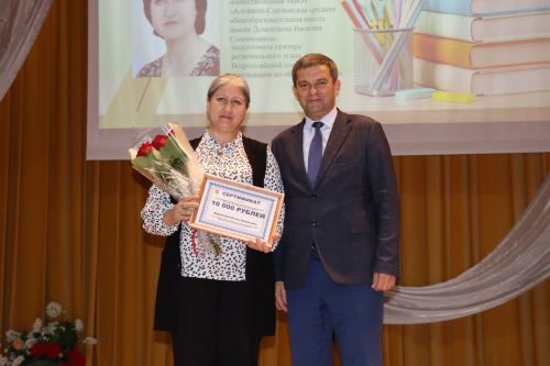 Педагогов Дрожжановского района РТ поздравили с наступающим профессиональным праздником