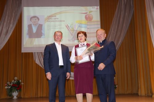 Педагогов Дрожжановского района РТ поздравили с наступающим профессиональным праздником