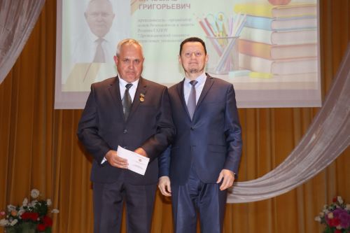 Педагогов Дрожжановского района РТ поздравили с наступающим профессиональным праздником