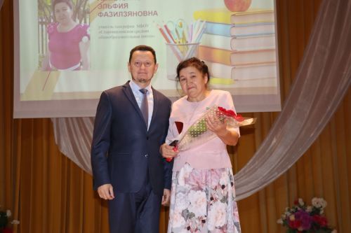 Педагогов Дрожжановского района РТ поздравили с наступающим профессиональным праздником