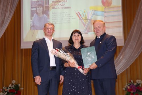 Педагогов Дрожжановского района РТ поздравили с наступающим профессиональным праздником