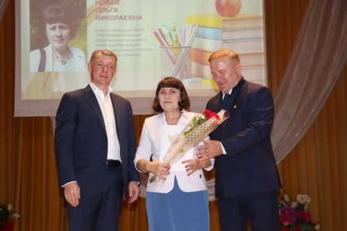 Педагогов Дрожжановского района РТ поздравили с наступающим профессиональным праздником