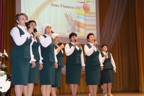 Педагогов Дрожжановского района РТ поздравили с наступающим профессиональным праздником