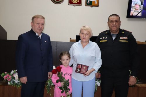 Передача наград семьям героев СВО в Дрожжановском районе РТ -2025