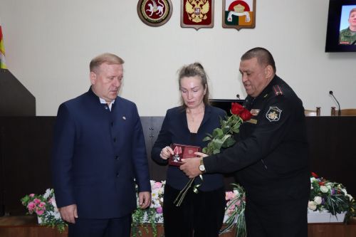 Передача наград семьям героев СВО в Дрожжановском районе РТ -2025