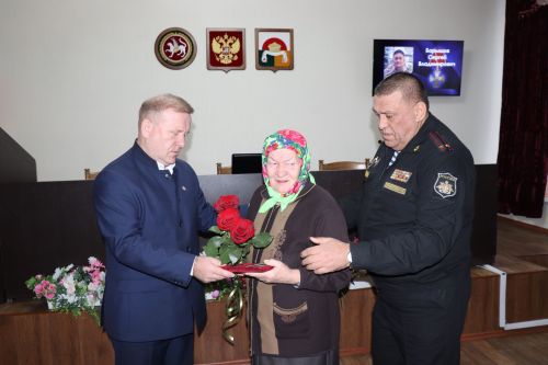 Передача наград семьям героев СВО в Дрожжановском районе РТ -2025
