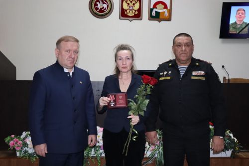 Передача наград семьям героев СВО в Дрожжановском районе РТ -2025