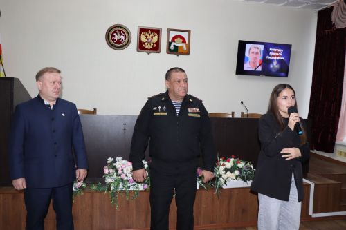 Передача наград семьям героев СВО в Дрожжановском районе РТ -2025