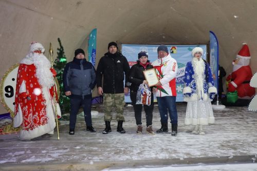 Центральная новогодняя ёлка торжественно зажглась в Дрожжановском районе