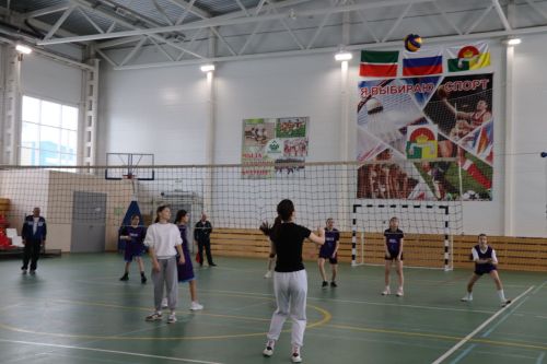 В Дрожжаном прошел муниципальный этап Чемпионата школьной волейбольной лиги среди команд девушек