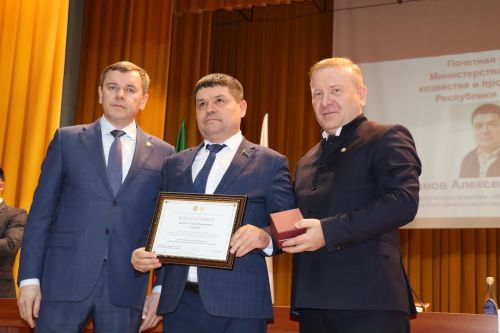 Отчетная сессия об итогах-социально-экономического развития Дрожжановского района -2025