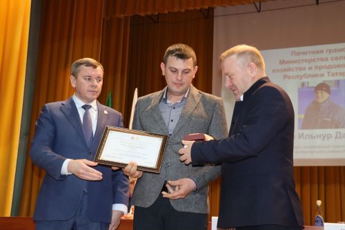 Отчетная сессия об итогах-социально-экономического развития Дрожжановского района -2025