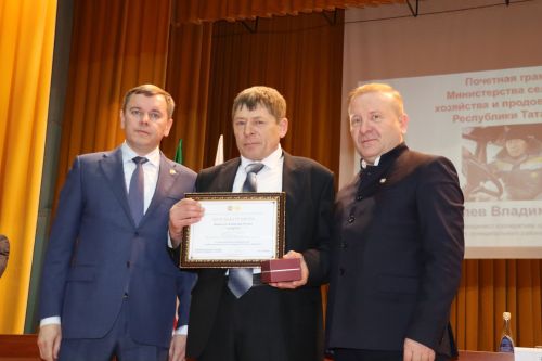 Отчетная сессия об итогах-социально-экономического развития Дрожжановского района -2025