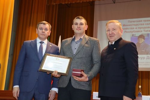 Отчетная сессия об итогах-социально-экономического развития Дрожжановского района -2025