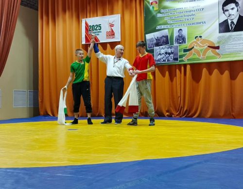 В селе Каракитаны прошло соревнование по вольной борьбе в памяти Фарита Закиевича Азизова