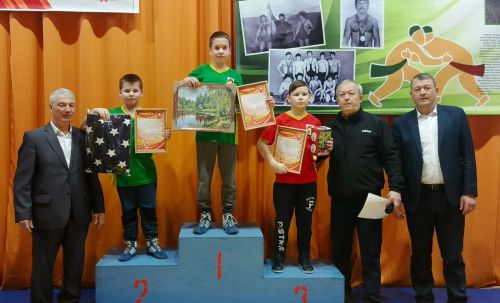 В селе Каракитаны прошло соревнование по вольной борьбе в памяти Фарита Закиевича Азизова