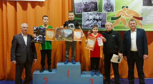 В селе Каракитаны прошло соревнование по вольной борьбе в памяти Фарита Закиевича Азизова