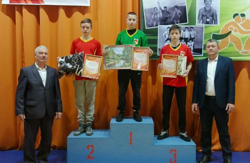 В селе Каракитаны прошло соревнование по вольной борьбе в памяти Фарита Закиевича Азизова