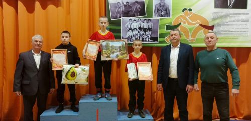 В селе Каракитаны прошло соревнование по вольной борьбе в памяти Фарита Закиевича Азизова