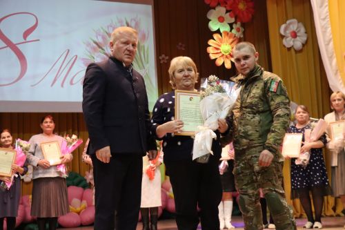 Матерей и жен бойцов СВО в  Дрожжановском районе РТ поздравили 8 Марта