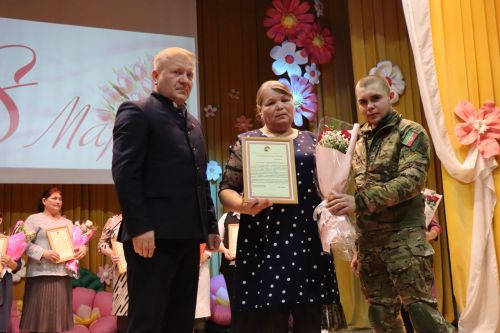 Матерей и жен бойцов СВО в  Дрожжановском районе РТ поздравили 8 Марта
