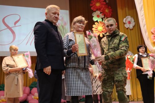 Матерей и жен бойцов СВО в  Дрожжановском районе РТ поздравили 8 Марта