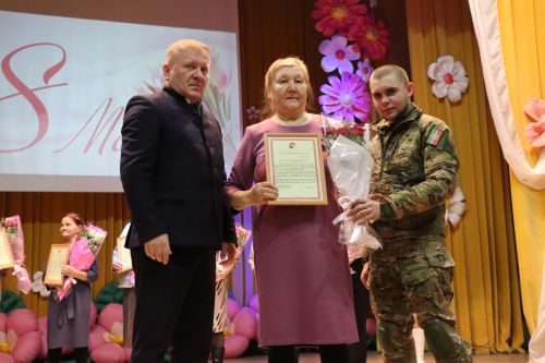 Матерей и жен бойцов СВО в  Дрожжановском районе РТ поздравили 8 Марта