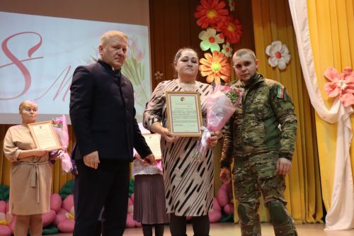 Матерей и жен бойцов СВО в  Дрожжановском районе РТ поздравили 8 Марта