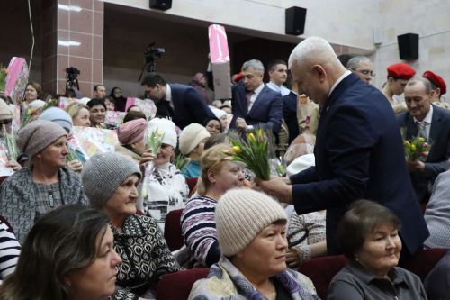 Матерей и жен бойцов СВО в  Дрожжановском районе РТ поздравили 8 Марта