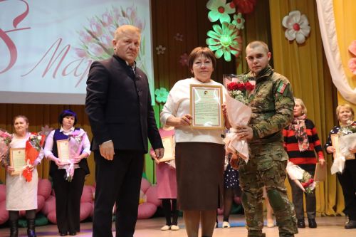 Матерей и жен бойцов СВО в  Дрожжановском районе РТ поздравили 8 Марта