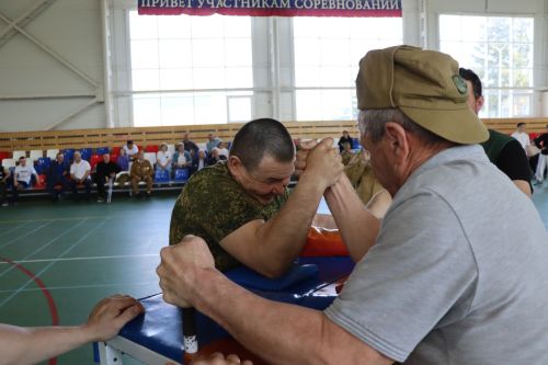 «Сила памяти»: в Дрожжановском районе прошел турнир по армрестлингу в честь героя Рената Салихова