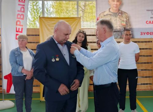 «Сила памяти»: в Дрожжановском районе прошел турнир по армрестлингу в честь героя Рената Салихова