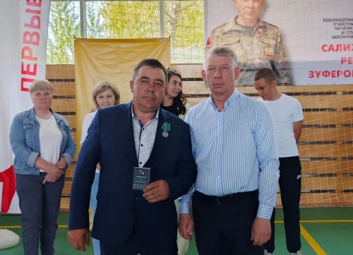 «Сила памяти»: в Дрожжановском районе прошел турнир по армрестлингу в честь героя Рената Салихова