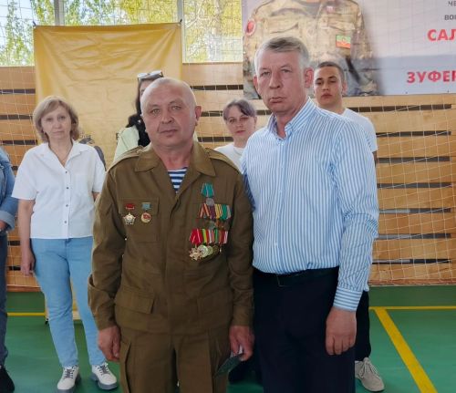 «Сила памяти»: в Дрожжановском районе прошел турнир по армрестлингу в честь героя Рената Салихова