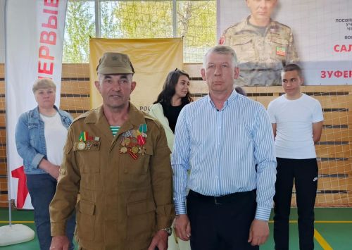 «Сила памяти»: в Дрожжановском районе прошел турнир по армрестлингу в честь героя Рената Салихова