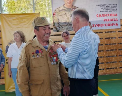 «Сила памяти»: в Дрожжановском районе прошел турнир по армрестлингу в честь героя Рената Салихова