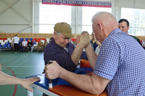 «Сила памяти»: в Дрожжановском районе прошел турнир по армрестлингу в честь героя Рената Салихова