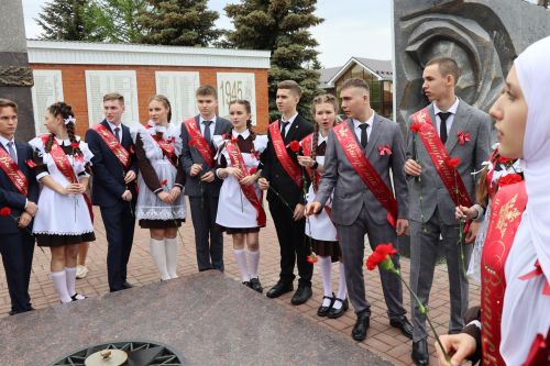 «Школьные годы чудесные»: в Стародрожжановской школе № 1 прозвенел Последний звонок