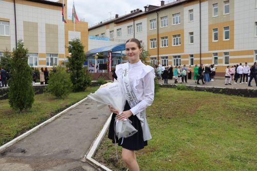 «Школьные годы чудесные»: в Стародрожжановской школе № 1 прозвенел Последний звонок