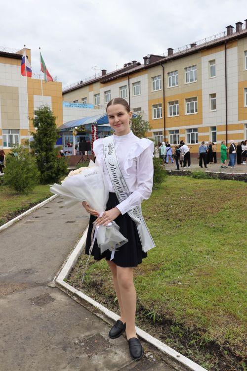 «Школьные годы чудесные»: в Стародрожжановской школе № 1 прозвенел Последний звонок