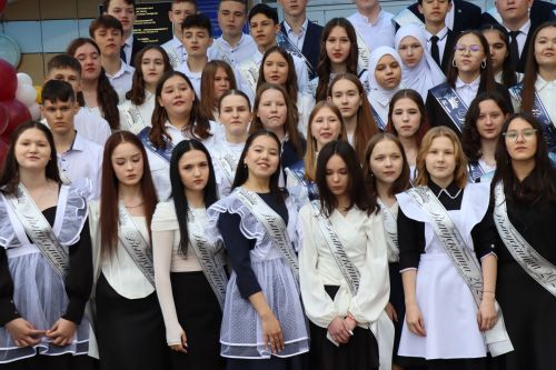 «Школьные годы чудесные»: в Стародрожжановской школе № 1 прозвенел Последний звонок