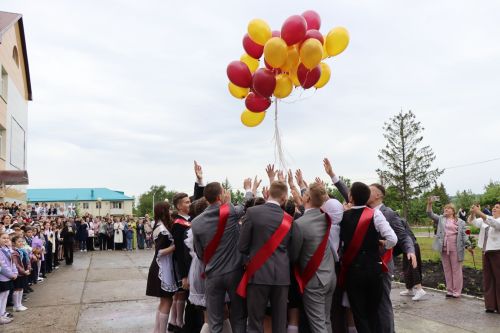 «Школьные годы чудесные»: в Стародрожжановской школе № 1 прозвенел Последний звонок