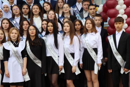 «Школьные годы чудесные»: в Стародрожжановской школе № 1 прозвенел Последний звонок