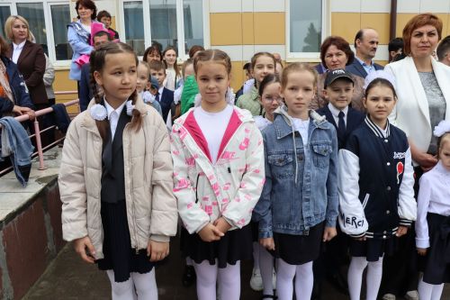 «Школьные годы чудесные»: в Стародрожжановской школе № 1 прозвенел Последний звонок