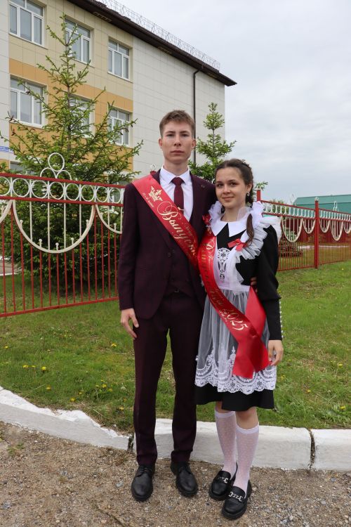 «Школьные годы чудесные»: в Стародрожжановской школе № 1 прозвенел Последний звонок