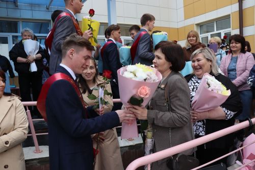 «Школьные годы чудесные»: в Стародрожжановской школе № 1 прозвенел Последний звонок